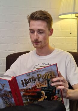 Andreas læser Harry Potter